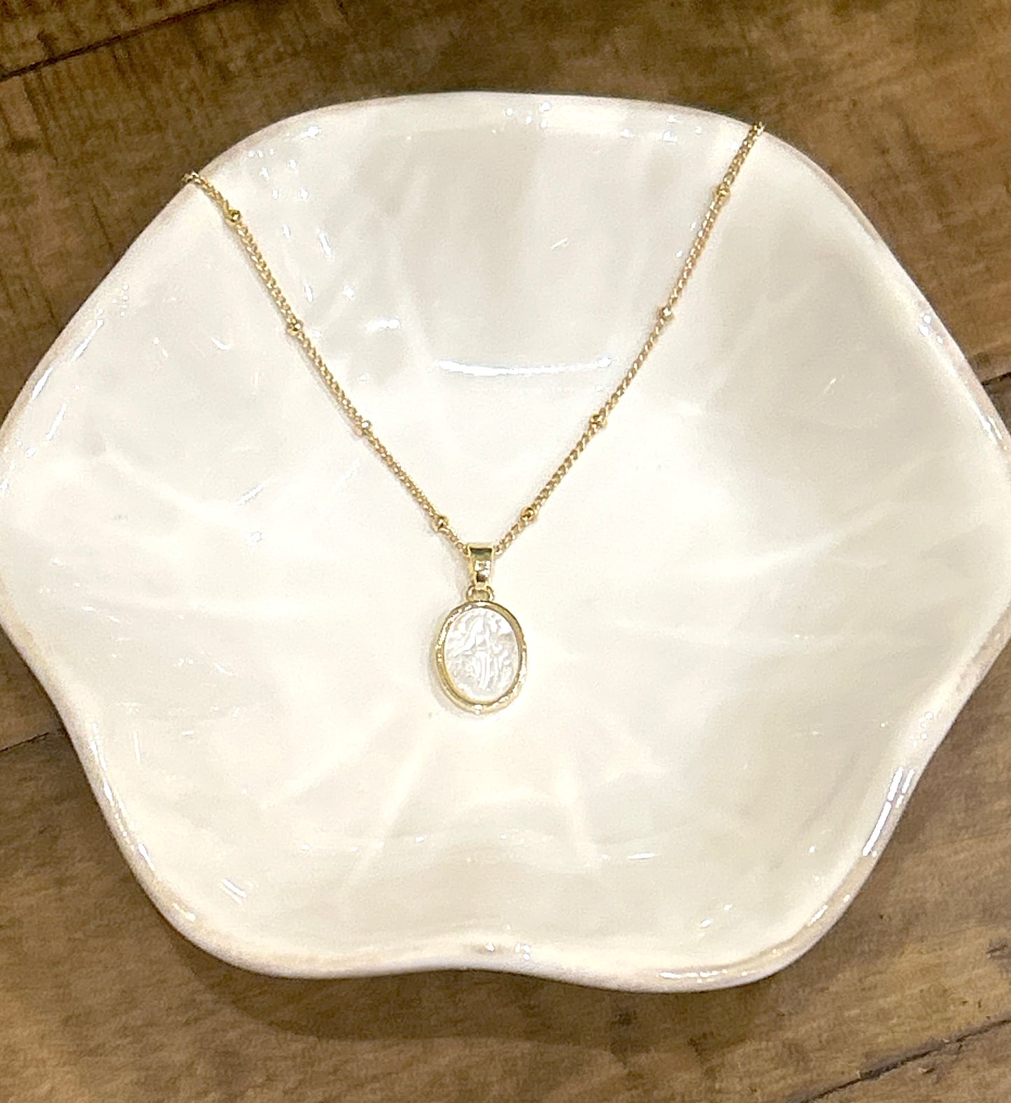 Small mother of pearl- Our Lady gold necklace
